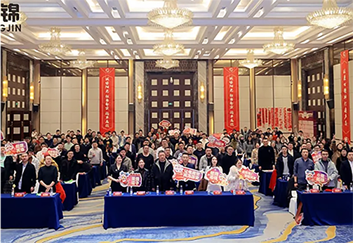 走进彩弘锦